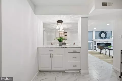 Entry Way - 417 Meadow Rd, Baltimore, MD 21206 photo 8 of 11