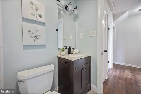 Entry Way - 417 Meadow Rd, Baltimore, MD 21206 photo 5 of 11
