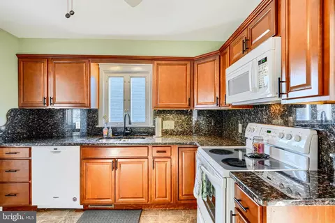 Kitchen - 5706 Allender Rd, White Marsh, MD 21162 photo 3 of 4