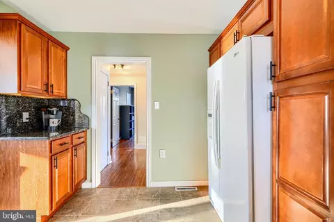 Entry Way - 5706 Allender Rd, White Marsh, MD 21162 photo 2 of 5