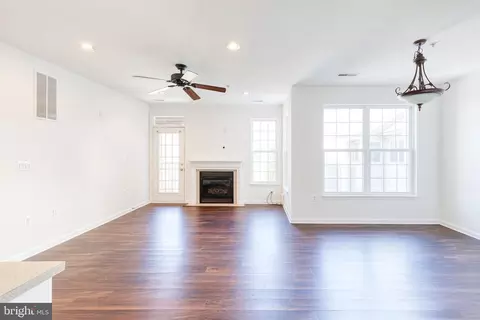 400 Symphony Cir #360C, Cockeysville, MD 21030