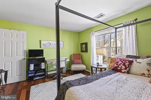 Bedroom - 2320 B Falls Gable Ln #B, Baltimore, MD 21209 photo 3 of 5