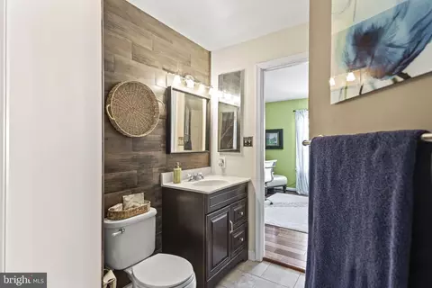 Bath - 2320 B Falls Gable Ln #B, Baltimore, MD 21209 photo 1 of 2