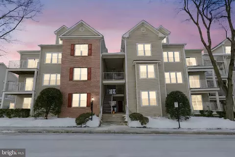 Exterior - 2320 B Falls Gable Ln #B, Baltimore, MD 21209 photo 3 of 4