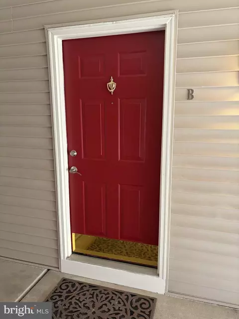 Entry Way - 2320 B Falls Gable Ln #B, Baltimore, MD 21209 photo 1 of 3