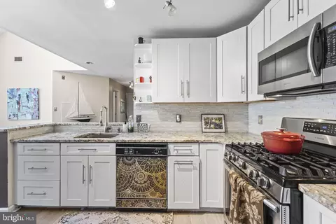 Kitchen - 2320 B Falls Gable Ln #B, Baltimore, MD 21209 photo 2 of 2