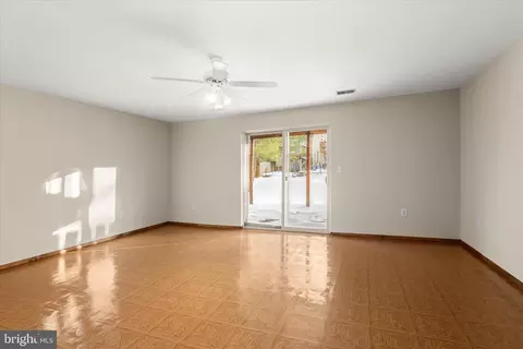Living - 23 Bartley Ct, Nottingham, MD 21236 photo 6 of 7