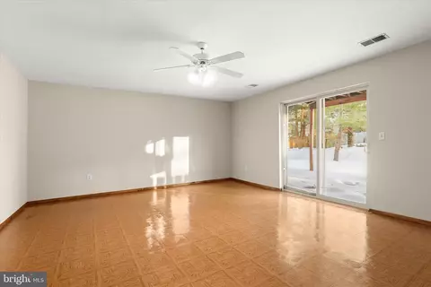 Living - 23 Bartley Ct, Nottingham, MD 21236 photo 5 of 7
