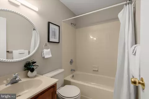 Bath - 23 Bartley Ct, Nottingham, MD 21236 photo 1 of 2