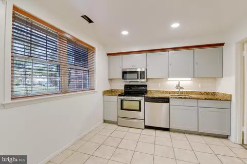 21 Tallow Ct #6-6F, Windsor Mill, MD 21244 photo 11