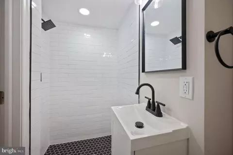 Bath - 7316 Conley St, Baltimore, MD 21224 photo 2 of 4
