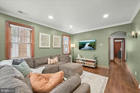 Entry Way - 5521 Willys Ave, Halethorpe, MD 21227 photo 1 of 5