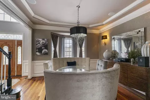 Dining - 8400 Summit Ave, Windsor Mill, MD 21244 photo 2 of 4