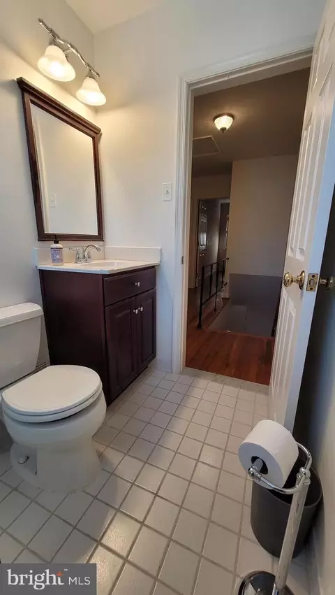 Bath - 2752 Norfen Rd, Halethorpe, MD 21227 photo 2 of 3