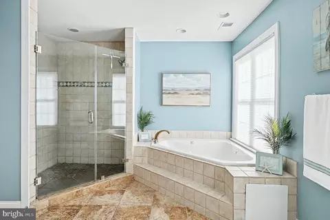 Bath - 2809 4th St, Sparrows Point, MD 21219 photo 2 of 3