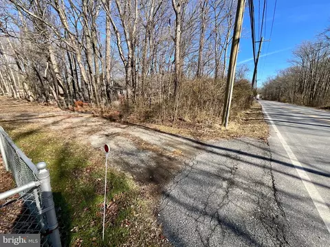 Holly Neck Road, Essex, MD 21221