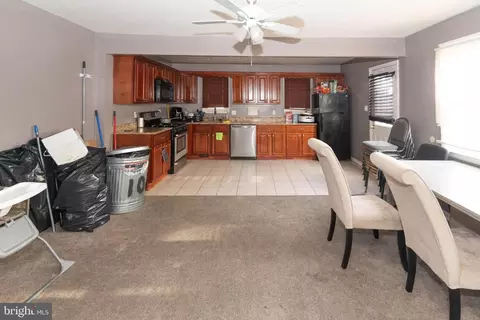 Entry Way - 5686 Utrecht Rd, Baltimore, MD 21206 photo 2 of 9