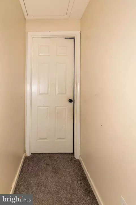 Entry Way - 5686 Utrecht Rd, Baltimore, MD 21206 photo 7 of 9