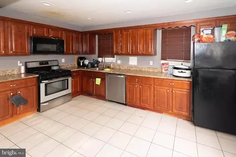 Entry Way - 5686 Utrecht Rd, Baltimore, MD 21206 photo 5 of 9