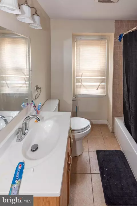 Bath - 5686 Utrecht Rd, Baltimore, MD 21206 photo 1 of 2