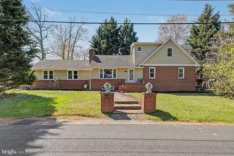 9951 Hilltop Dr, Parkville, MD 21234