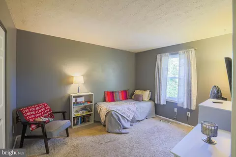 Bedroom - 48 Stoneway Pl, Nottingham, MD 21236 photo 5 of 6