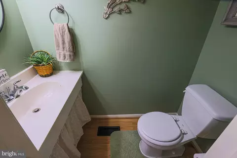 Bath - 48 Stoneway Pl, Nottingham, MD 21236 photo 1 of 4