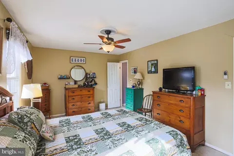 Bedroom - 48 Stoneway Pl, Nottingham, MD 21236 photo 2 of 6