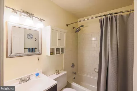 Bath - 48 Stoneway Pl, Nottingham, MD 21236 photo 3 of 4