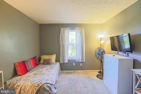 Bedroom - 48 Stoneway Pl, Nottingham, MD 21236 photo 6 of 6