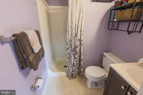 Bath - 48 Stoneway Pl, Nottingham, MD 21236 photo 2 of 4