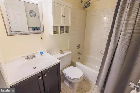 Bath - 48 Stoneway Pl, Nottingham, MD 21236 photo 4 of 4