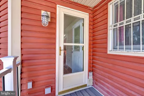 Exterior - 401 2nd Ave, Halethorpe, MD 21227 photo 7 of 10