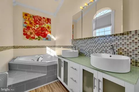 Bath - 401 2nd Ave, Halethorpe, MD 21227 photo 1 of 3