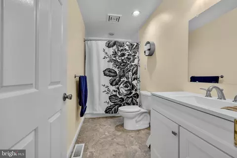 Bath - 401 2nd Ave, Halethorpe, MD 21227 photo 3 of 3