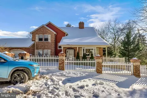 Exterior - 401 2nd Ave, Halethorpe, MD 21227 photo 2 of 10