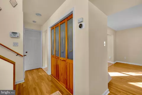 Entry Way - 401 2nd Ave, Halethorpe, MD 21227 photo 2 of 18