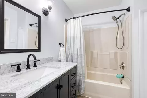 Bath - 17823 Marshall Mill Rd, Hampstead, MD 21074 photo 2 of 3