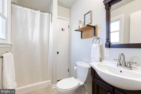 Bath - 17823 Marshall Mill Rd, Hampstead, MD 21074 photo 1 of 3
