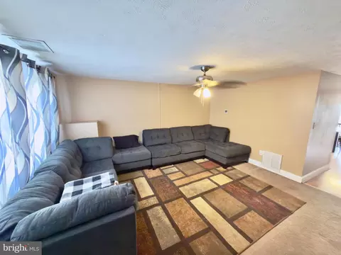 Living - 2773 Yarnall Rd, Halethorpe, MD 21227 photo 1 of 2