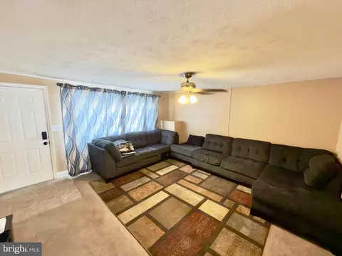 Living - 2773 Yarnall Rd, Halethorpe, MD 21227 photo 2 of 2