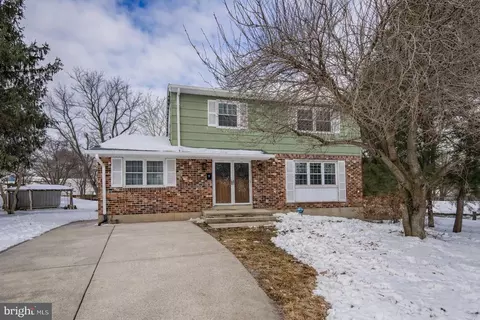 5 Carlton Crest Ct, Reisterstown, MD 21136