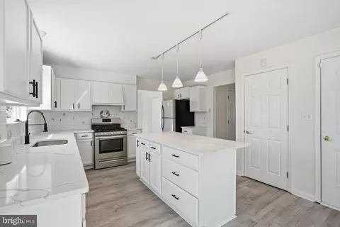 Kitchen - 6 Reef Ct, Sparrows Point, MD 21219 photo 2 of 3