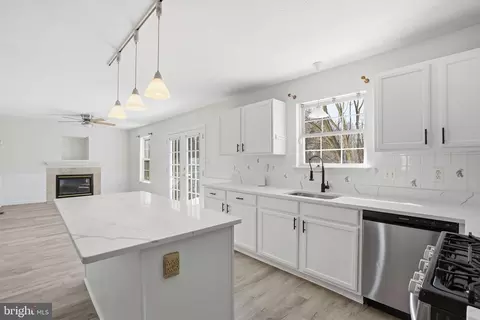 Kitchen - 6 Reef Ct, Sparrows Point, MD 21219 photo 3 of 3