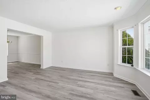 Living - 6 Reef Ct, Sparrows Point, MD 21219 photo 2 of 4