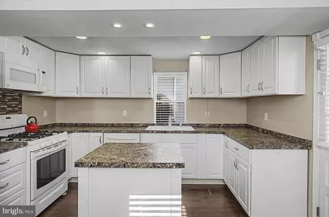 Kitchen - 2707 Sparrows Point Rd, Edgemere, MD 21219 photo 3 of 5