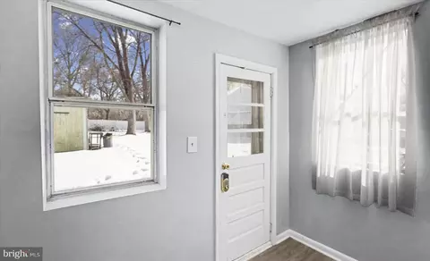 Entry Way - 2707 Sparrows Point Rd, Edgemere, MD 21219 photo 2 of 3