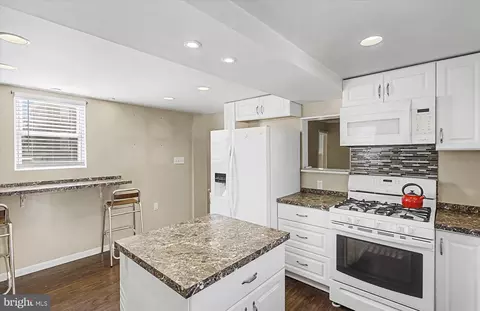 Kitchen - 2707 Sparrows Point Rd, Edgemere, MD 21219 photo 2 of 5