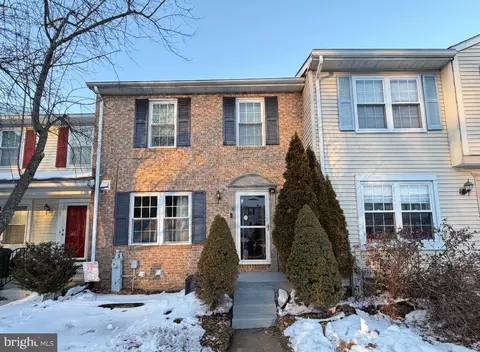 8 Hardwood Dr, Rosedale, MD 21237