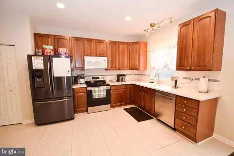 Kitchen - 5822 Dillon John Ct, White Marsh, MD 21162 photo 2 of 4